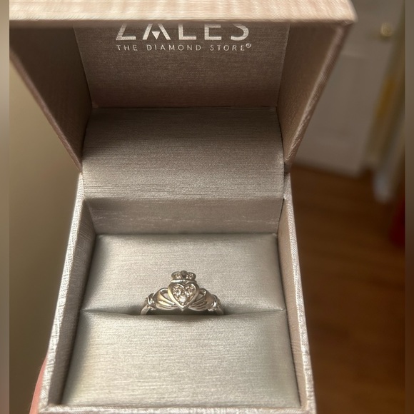ZALE’S 1/5 CT. T.W. Diamond Claddagh Promise Ring in 10K White Gold Size 9 - Picture 4 of 4